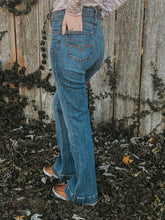 Load image into Gallery viewer, Kimes Ranch &quot;Jennifer&quot; Mid Wash Jeans