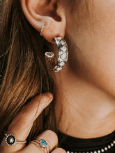 Load image into Gallery viewer, The Reed Earrings