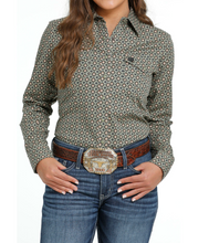 Load image into Gallery viewer, Cinch Womens Olive Geo Print LS