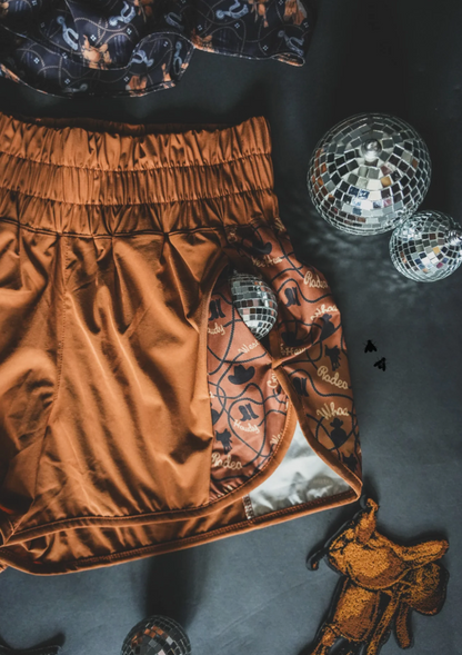 The Short Round Shorts *Saddle